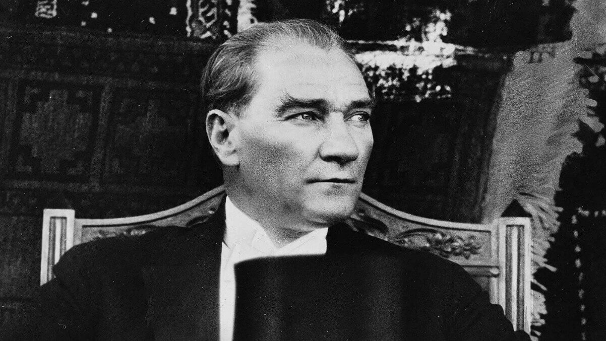 10 Kasım Atatürk'ü Anma İle İlgili Kompozisyon