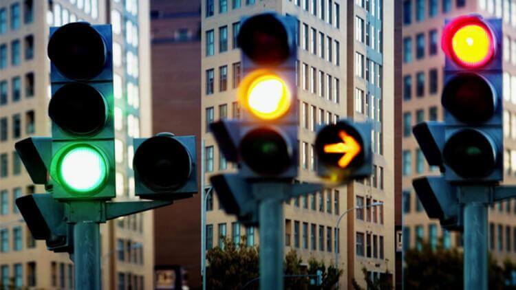 Trafik İşaret ve Işıklı İşaret Cihazlarının Sağladığı Yararlar Nelerdir